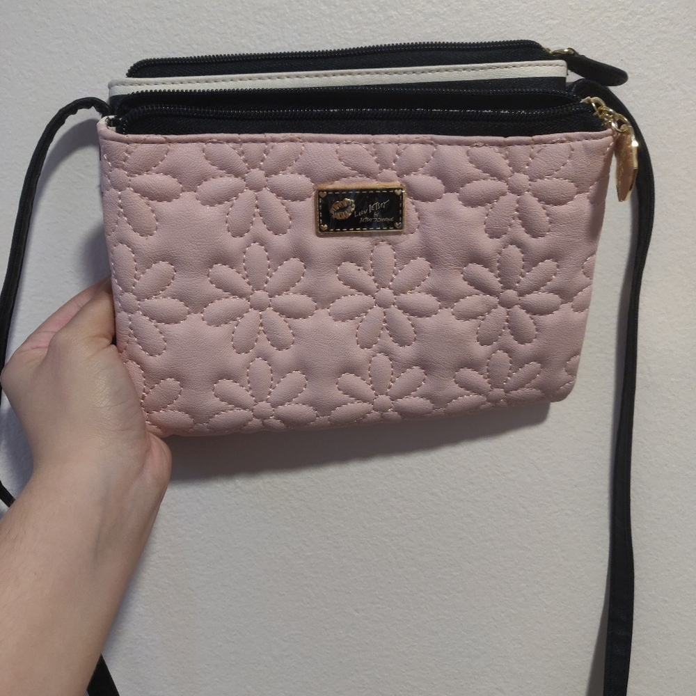 Beauty Johnson crossbody